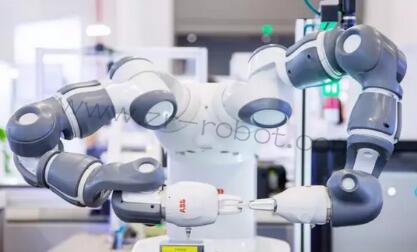 ���ʷ�����ABB�C������С��IRB 1100�״�����